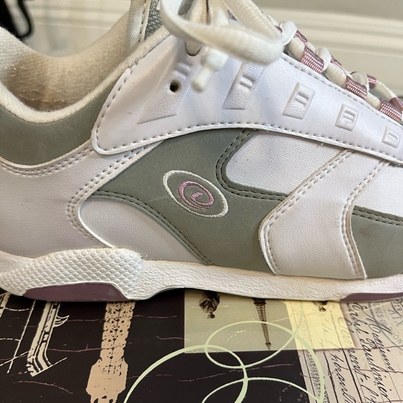 Dexter women’s bowling shoes. Size 7.5 - Picture 4 of 8